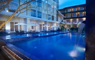 Swimming Pool 2 Grand Kecubung Hotel Pangkalan Bun