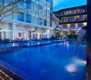 Swimming Pool 2 Grand Kecubung Hotel Pangkalan Bun