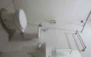 Toilet Kamar 6 Papillon Hotel Purwokerto