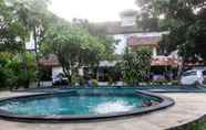 Swimming Pool 7 Budhi Kuta Beach Inn