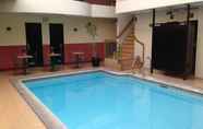 สระว่ายน้ำ 4 DM Residente Hotel