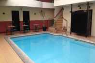 Kolam Renang DM Residente Hotel