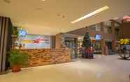 Lobby 6 Front One Akshaya Hotel Karawang