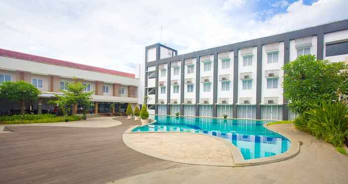 Luar Bangunan Front One Akshaya Hotel Karawang