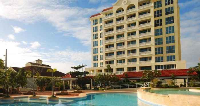 Bangunan SotoGrande Hotel and Resort