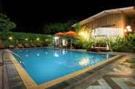 สระว่ายน้ำ Chiangmai Gate Hotel (SHA Plus+)