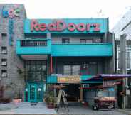 Exterior 2 RedDoorz Plus @ Danlig Street Makati