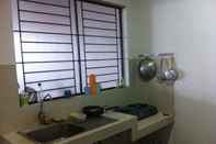 ห้องน้ำภายในห้อง Quiet Room close to Lippo Mall Puri (MNP)