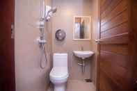 Toilet Kamar OYO 910 Hills Residence