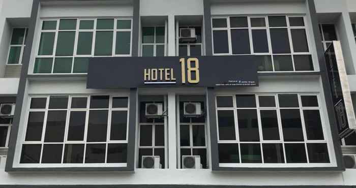 Lobi Hotel 18 