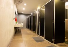In-room Bathroom 5 Oldtown Hostel Bangkok