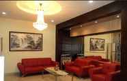 Lobby 5 RedDoorz Plus near Simpang Rimbo Jambi