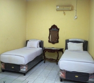 Bedroom 2 Hotel Dewi