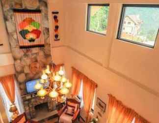 Lobi 2 The Green Cabin Bed & Breakfast