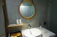 In-room Bathroom Andaman Cannacia Resort & Spa