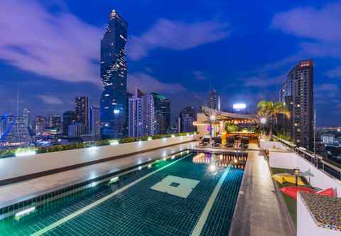 Swimming Pool Furama Silom Bangkok