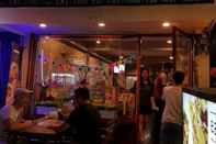 Luar Bangunan eat-Ting Cafe' and Hostel