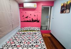 Bedroom 3 eat-Ting Cafe' and Hostel