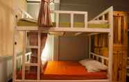 Kamar Tidur 7 eat-Ting Cafe' and Hostel