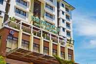 Bangunan The Pinnacle Hotel and Suites