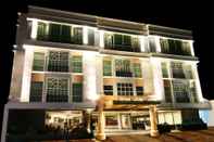 Exterior Crown Regency Hotel Makati