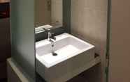 Toilet Kamar 5 Avilla Residence