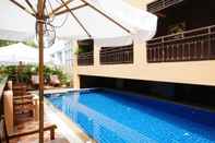 Swimming Pool Seaside Jomtien Beach Resort