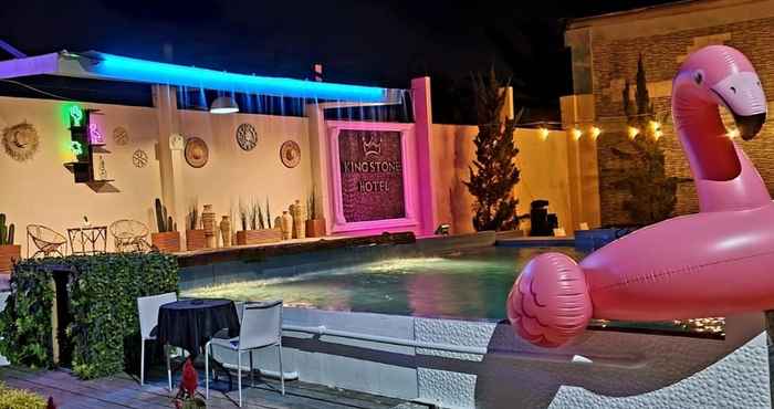 Kolam Renang King Stone Hotel Cibubur