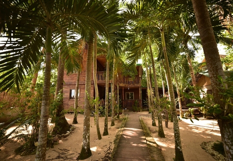 Exterior La Salangane Caalan Beach Villa