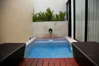 Swimming Pool Muaya Villa