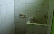 In-room Bathroom 3 Bayu Murti 1 Guest House