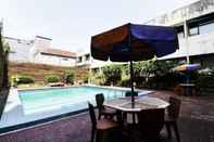 Kolam Renang Hotel Istana Bandung