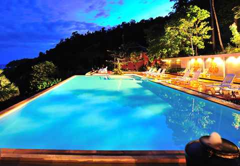 สระว่ายน้ำ Koh Ngai Cliff Beach Resort