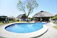 สระว่ายน้ำ Maritoni Bali Suites & Villas