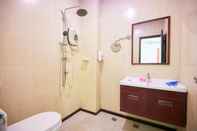 Toilet Kamar Club Dolphin Hotel 