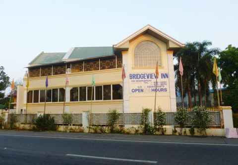 Exterior Bridgeview Inn