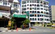 Bangunan 3 Corner Cafe Bed & Breakfast