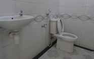 Toilet Kamar 5 HOTEL WARTA SARI