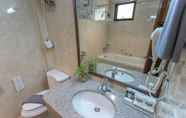 In-room Bathroom 5 Sabai Inn