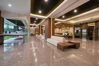 Lobby Grand Whiz Poins Simatupang Jakarta