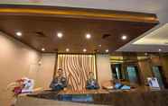 Lobby 4 Grand Whiz Poins Simatupang Jakarta