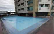 Kolam Renang 4 MCH Suites at Robinsons Place Residences