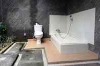 Toilet Kamar Air Sanih Homestay