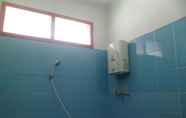 In-room Bathroom 4 Villa Kota Bunga E 3 - 6