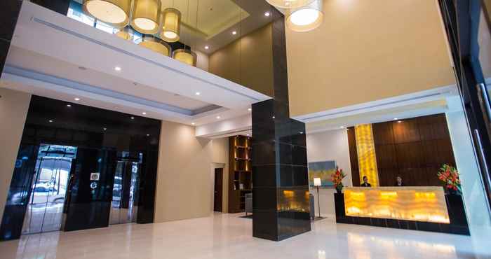 Lobi Infinity Tower Suites