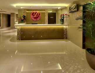 Lobby 2 D Circle Hotel 