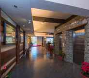 Lobby 5 Grand Sierra Pines Hotel