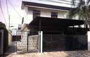 Exterior 2 Spacious Room Near Kemang (PLT)