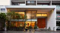 LUXX XL Langsuan Hotel, Rp 941.419