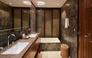 In-room Bathroom 6 LUXX XL Langsuan Hotel